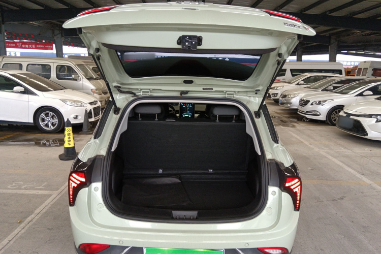 哪吒汽车 哪吒V 2022款 潮 400 Lite机舱底盘23