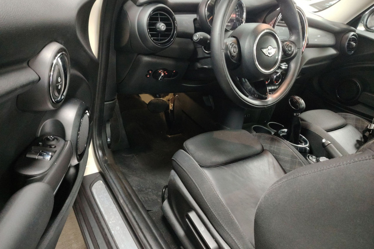 MINI 2016款 1.5T COOPER 先锋派中控内饰7003