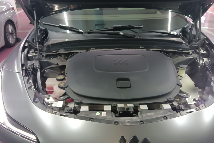 智己汽车 智己LS7 2023款 100kWh Pro四驱版机舱底盘24