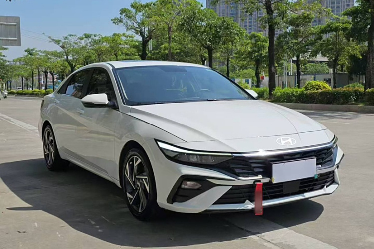 现代 伊兰特 2023款 1.5L CVT GLX精英版车身外观6002