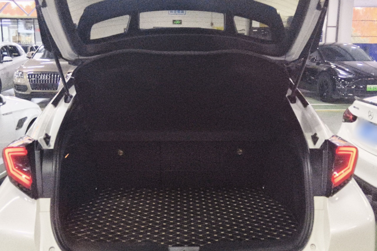 丰田C-HR 2020款 2.0L 领先版机舱底盘23