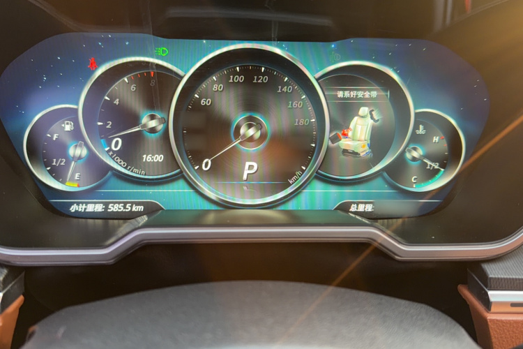 众泰T700 2017款 1.8T 双离合尊贵型贺岁版局部细节14