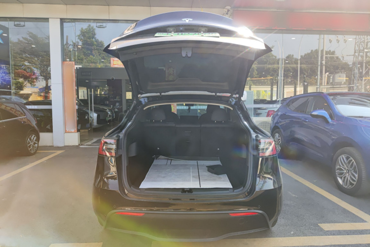 特斯拉 Model Y 2021款 标准续航后驱版局部细节23