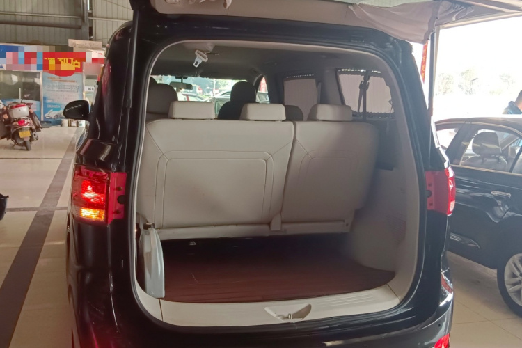 上汽大通MAXUS 大通G10 2016款 1.9T 自动精英版 柴油 国V局部细节23