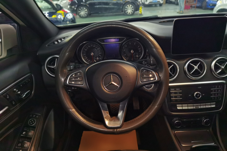 奔驰A级(进口) 2018款 A 200 时尚型局部细节13