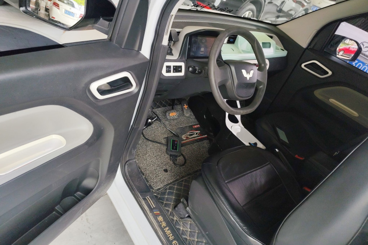 五菱汽车 宏光MINIEV 2021款 马卡龙时尚款 三元锂中控内饰7003