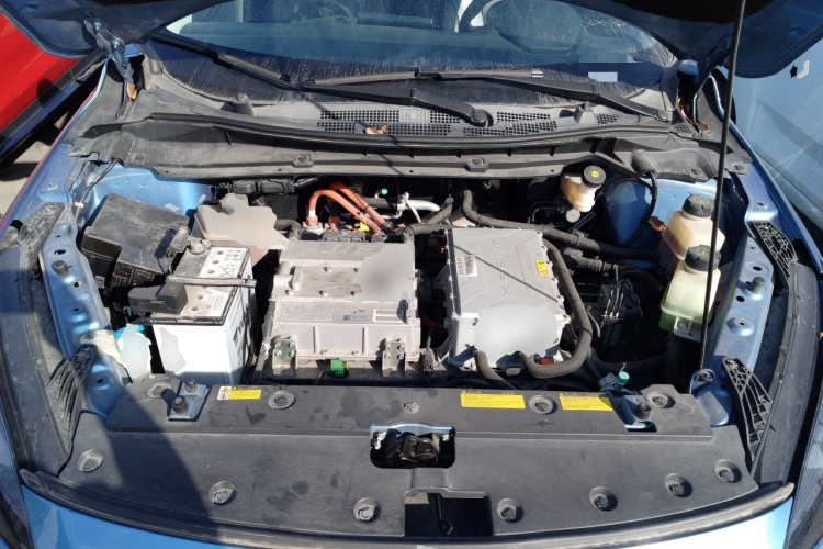 小鹏G3 2020款 400 尊享版机舱底盘24