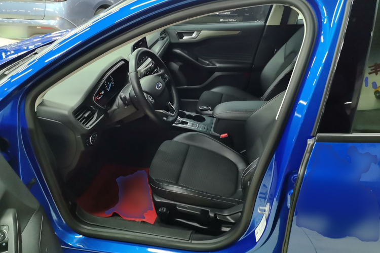 福特 福克斯 2020款 两厢 EcoBoost 180 自动锋潮型中控内饰19