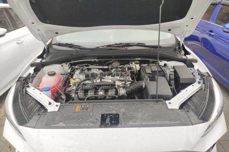 名爵 MG5 2023款 180DVVT 手动风尚版机舱底盘24