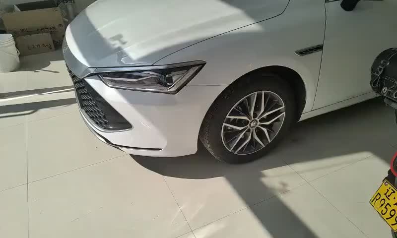 比亚迪 秦PLUS 2023款 冠军版 DM-i 120KM领先型实拍1