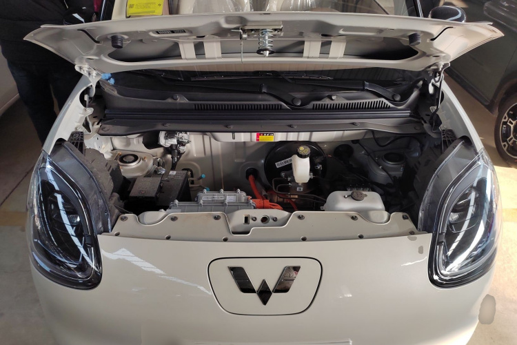 五菱汽车 宏光MINIEV 2025款 四门版 臻享+款机舱底盘24