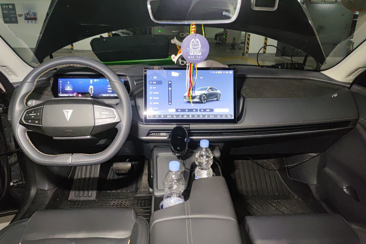 深蓝汽车 深蓝SL03 2022款 1.5L 1200增程版中控内饰12