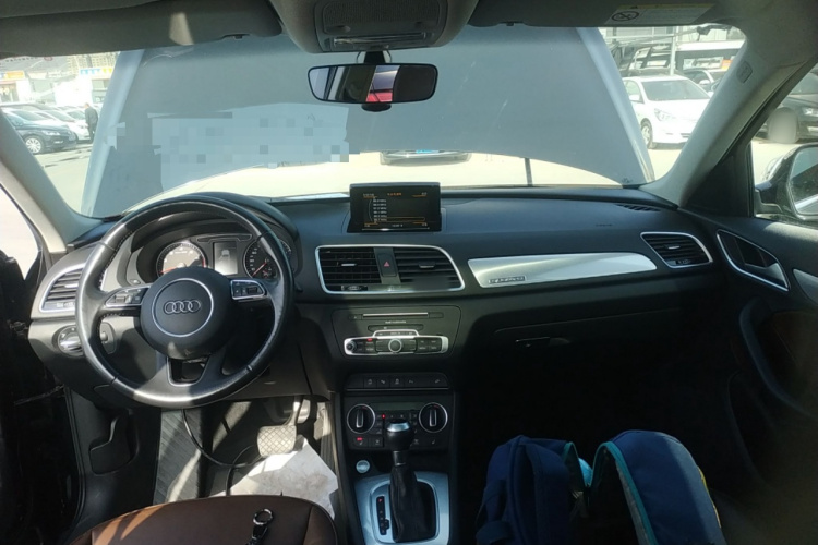 奥迪Q3 2017款 35 TFSI quattro 全时四驱风尚型中控内饰7002