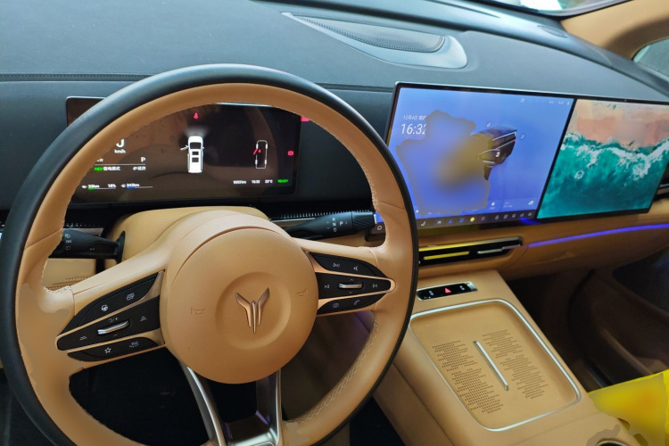 岚图汽车 岚图梦想家 2025款 PHEV 四驱尊贵鲲鹏版中控内饰12