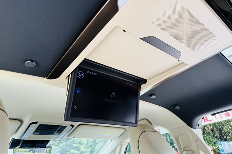 丰田 埃尔法 2024款 双擎 2.5L 尊贵版中控内饰7010