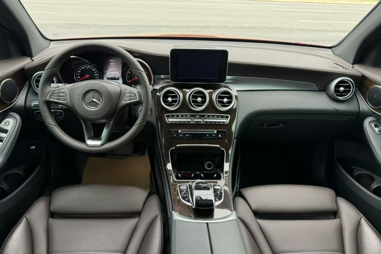 奔驰GLC 2018款 GLC 260 4MATIC 动感型中控内饰7001