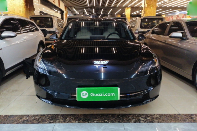 特斯拉 Model 3 2025款 后轮驱动版车身外观2