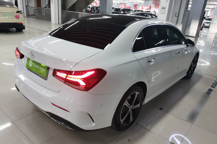 奔驰A级 2022款 改款三 A 200 L 运动轿车时尚型车身外观7