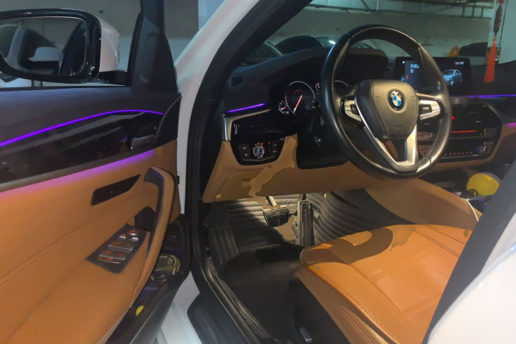 宝马5系 2018款 改款 530Li 领先型 M运动套装中控内饰20