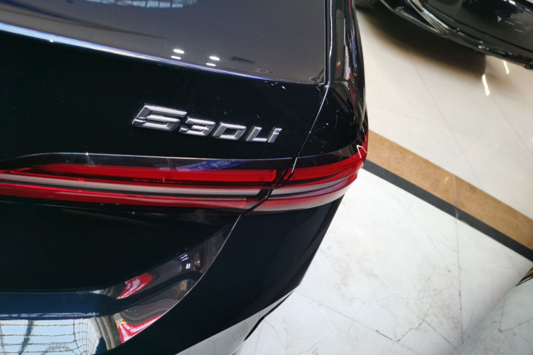 宝马5系 2025款 530Li 领先型 M运动套装车身外观6006