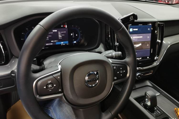 沃尔沃XC60 2025款 B5 四驱智逸豪华版中控内饰7002