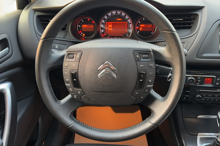 雪铁龙C5 2014款 1.6T 自动尊贵型局部细节13