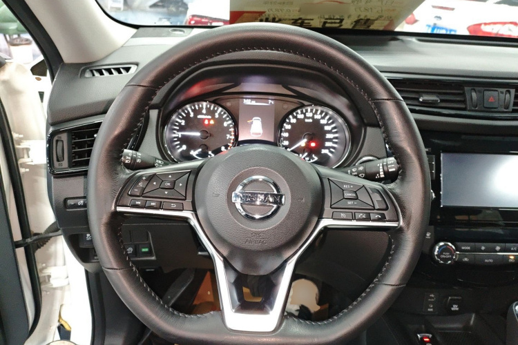 日产 奇骏 2019款 2.0L CVT舒适版 2WD局部细节13