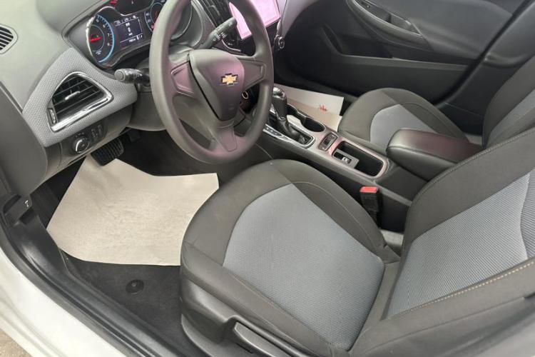 雪佛兰 科鲁兹 2018款 320 自动先锋天窗版中控内饰7003