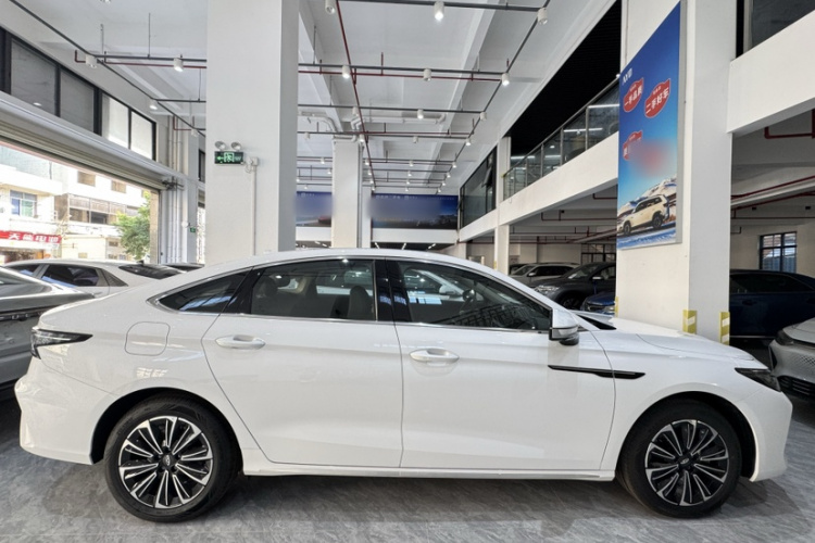 奇瑞 风云A8 2024款 127 远航版 豪华型车身外观6005