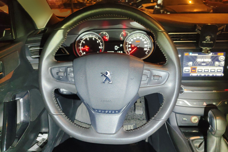 标致408 2015款 1.2T 自动豪华版局部细节13