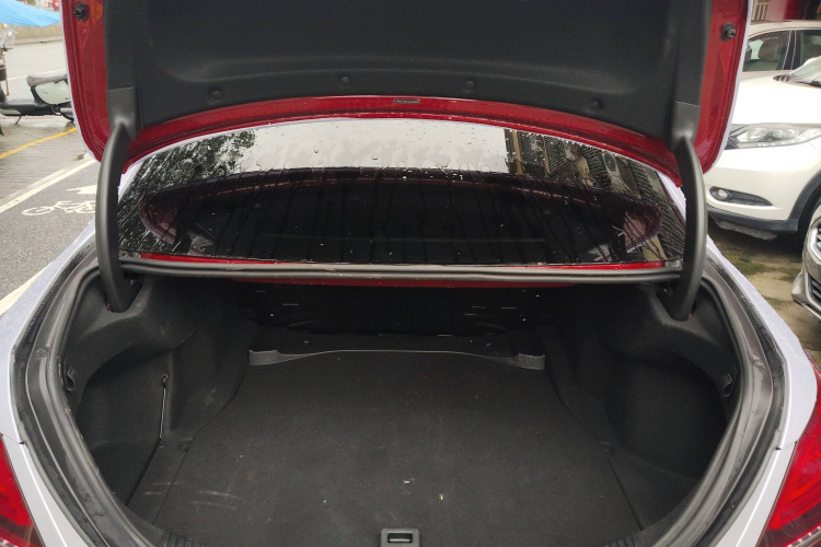 奔驰C级 2019款 C 260 L 运动版局部细节23