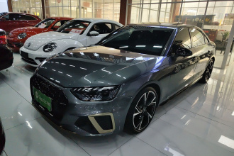 奥迪A4L 2024款 40 TFSI quattro RS套件燃速型