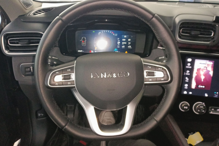 领克02 2021款 2.0TD 自动两驱耀 冠军版中控内饰13