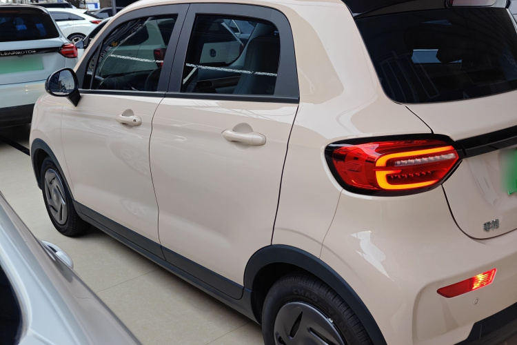 零跑汽车 零跑T03 2023款 200轻享版车身外观4