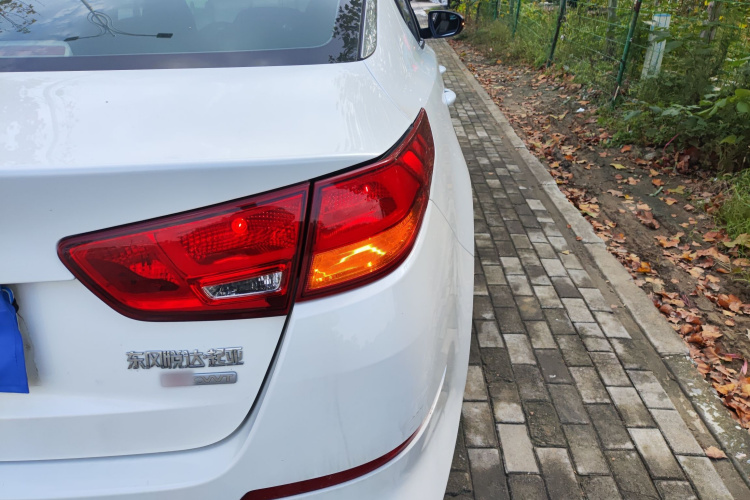 起亚K5 2015款 2.0L 自动GL车身外观9