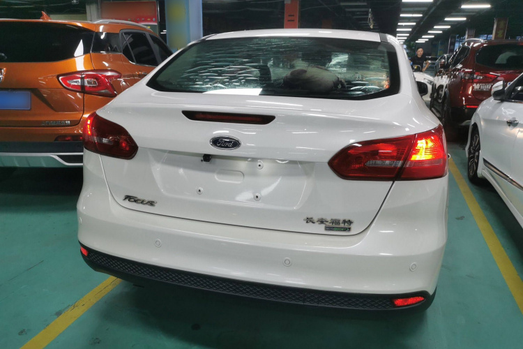福特 福克斯 2015款 三厢 EcoBoost 125 自动超能风尚型车身外观6004