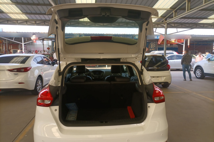 福特 福克斯 2018款 两厢经典 EcoBoost 180 自动精英型局部细节23