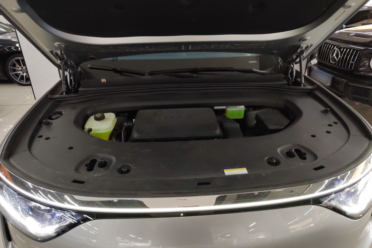 鸿蒙智行 问界M8 2025款 增程 Max+版 53.4kWh 5座版机舱底盘24