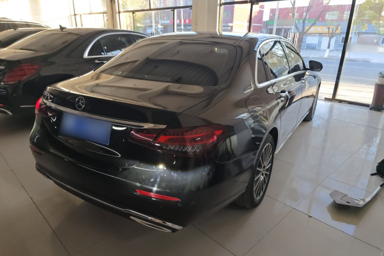 奔驰E级 2023款 E 260 L 4MATIC车身外观7