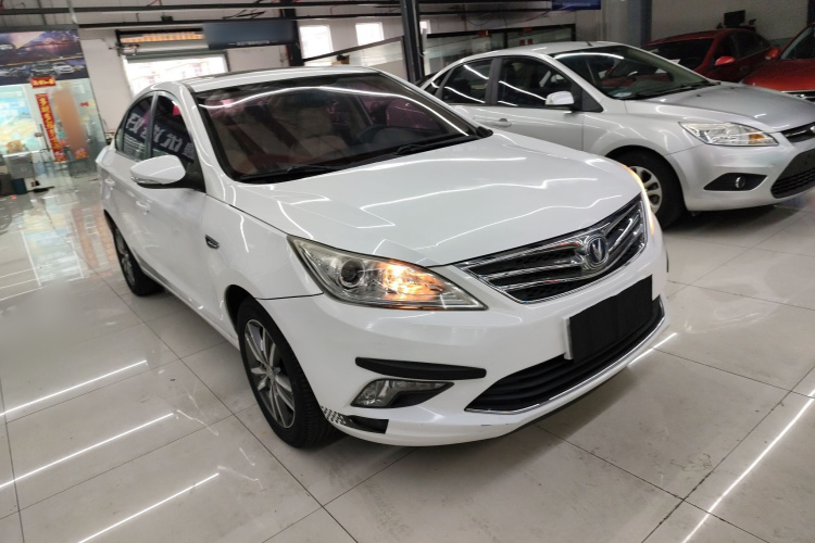长安 逸动 2015款 1.6L 自动豪华型车身外观3