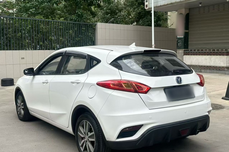 长安 逸动 2016款 XT 1.6L 自动俊酷型车身外观6002