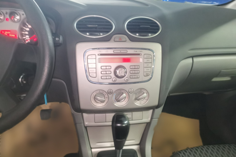 福特 福克斯 2012款 两厢经典 1.8L 自动基本型局部细节16