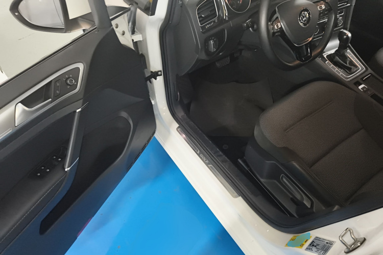 大众 高尔夫 2019款 1.6L 自动舒适型 国V中控内饰7003