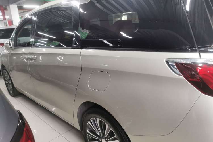 别克GL8 2020款 ES陆尊 653T 豪华型车身外观4