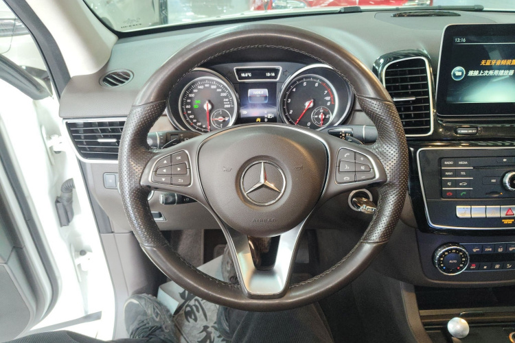 奔驰GLE 2016款 GLE 320 4MATIC 豪华型中控内饰13