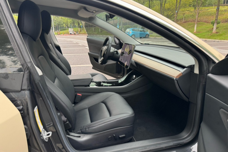 特斯拉 Model 3 2019款 标准续航后驱升级版车身外观6012