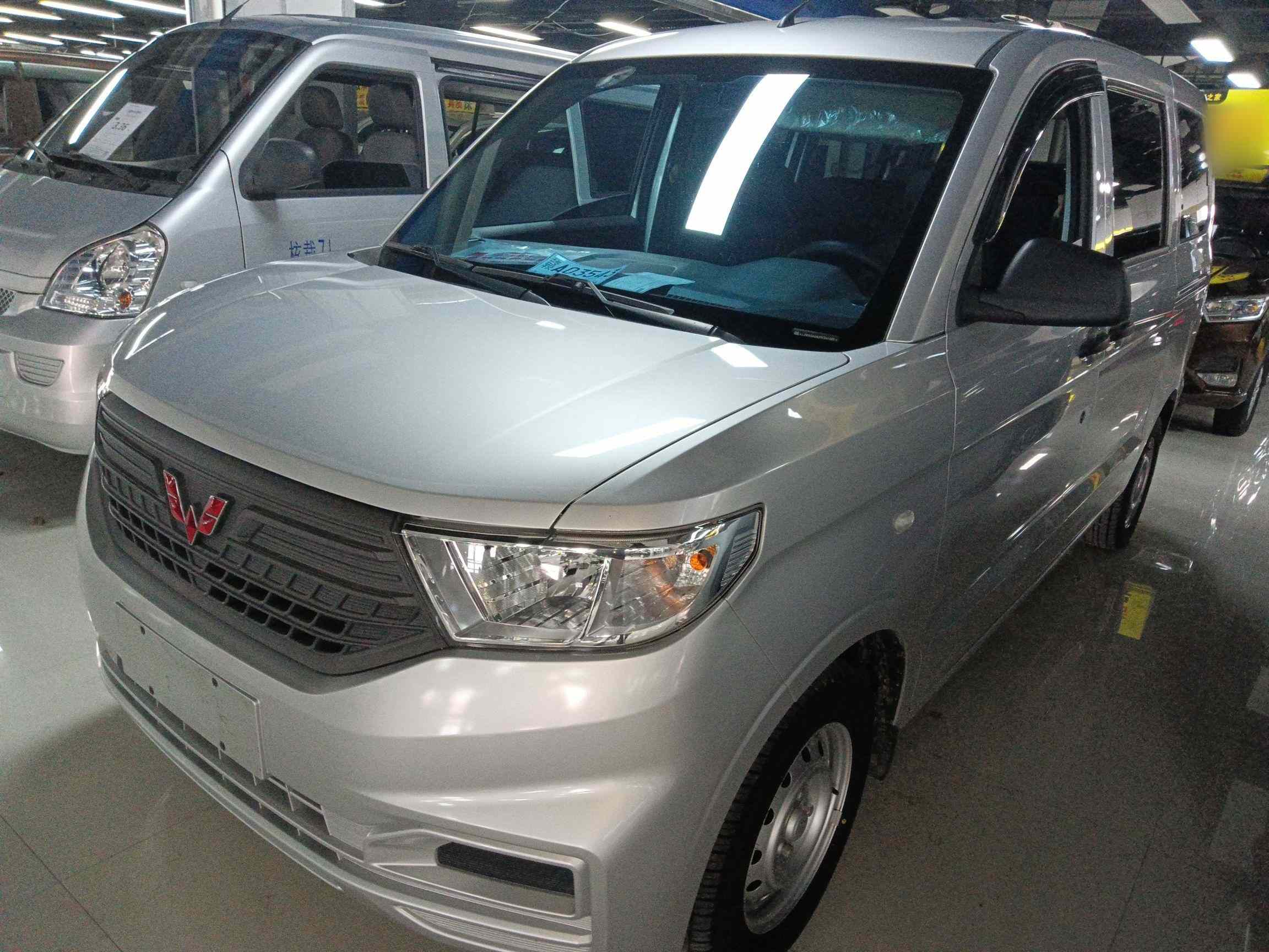 五菱汽车 五菱宏光V 2022款 1.5L劲取版电动助力LAR(2)