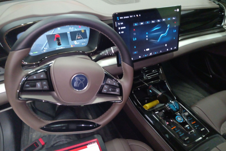 比亚迪 汉 2024款 DM-i 荣耀版 121KM 尊贵型中控内饰7002