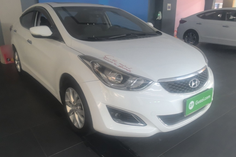 现代 朗动 2016款 1.6L 自动尊贵型车身外观3