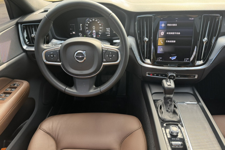沃尔沃S60 2020款 T4 智逸豪华版中控内饰7010